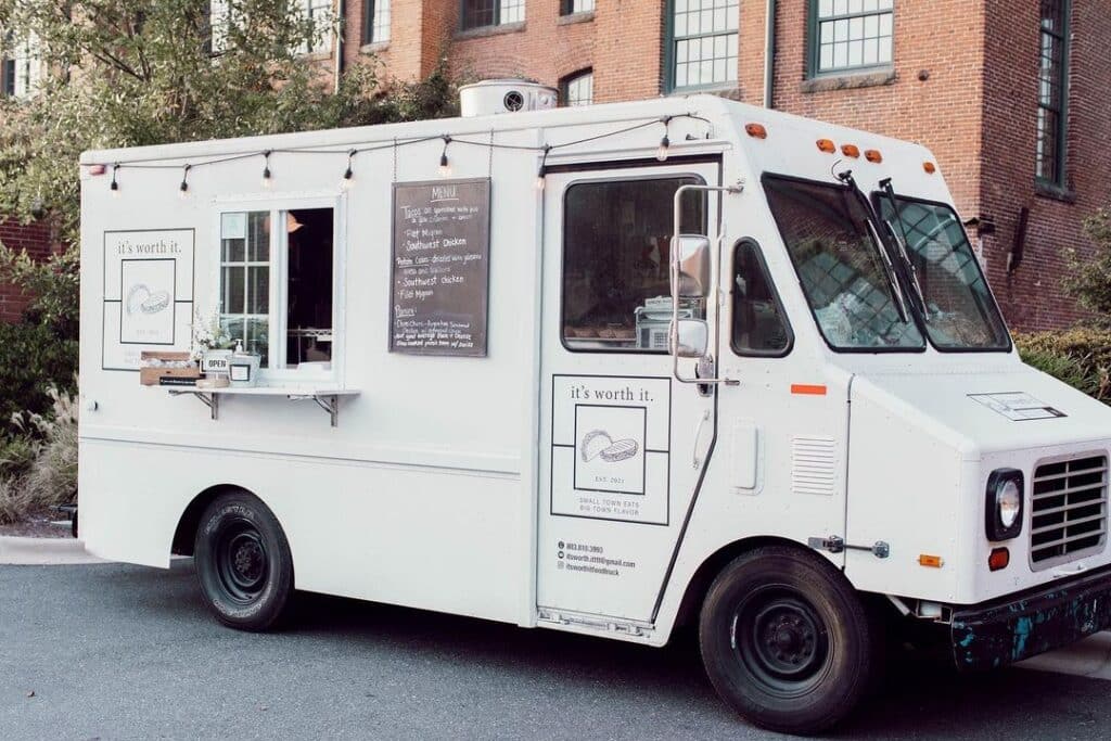 the its worth it food truck parked